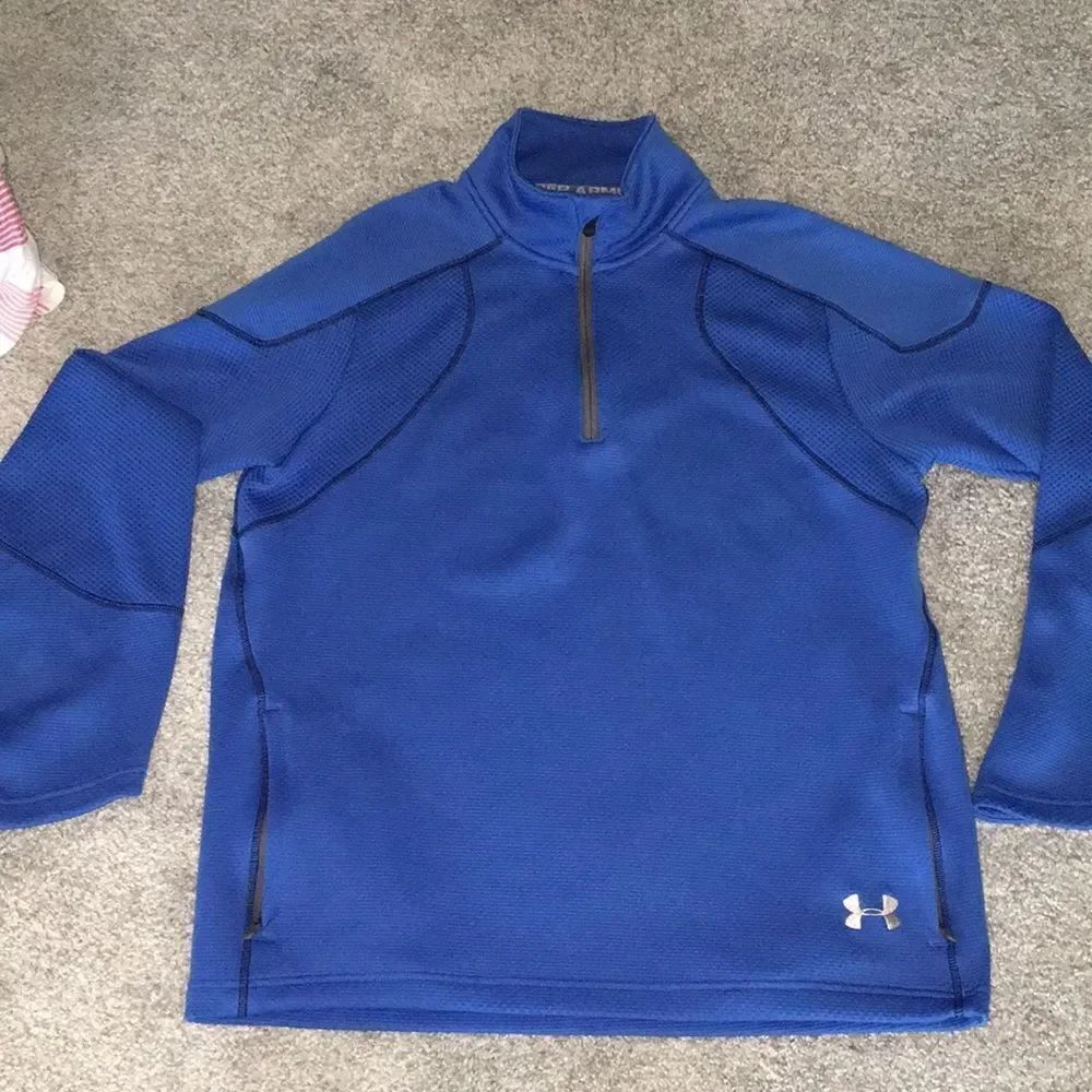 Blue all seasons gear t neck 1/4 Under Armour heavy sweatshirt w/pockets L